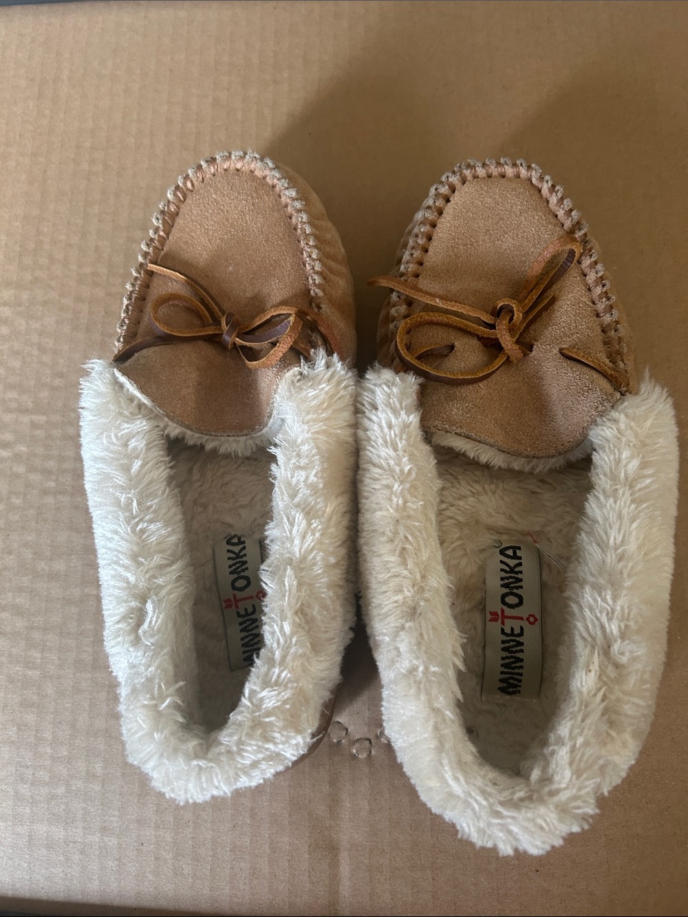 Minnetonka Chestnut Suede Moccasin Slippers with Cream Faux-Fur